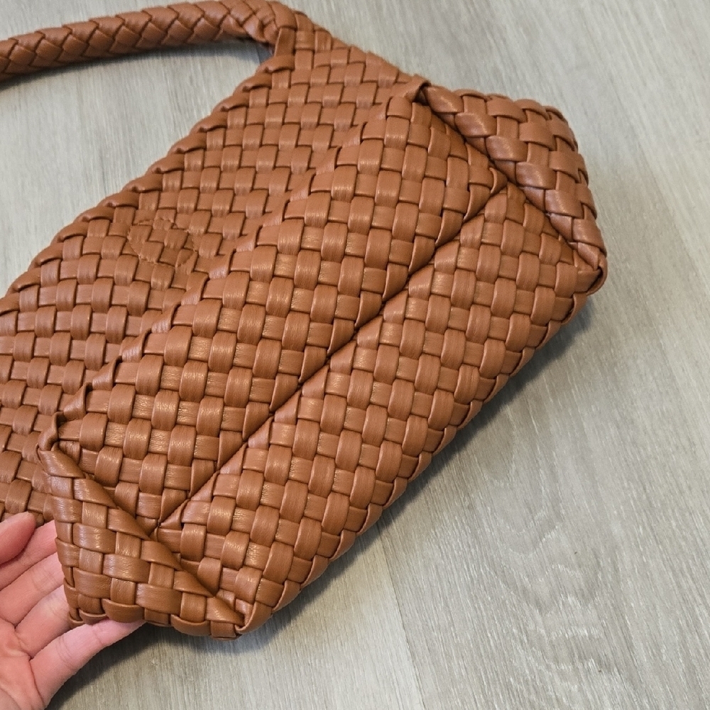 Elegant Brown Woven Tote Bag - Picture 9 of 9